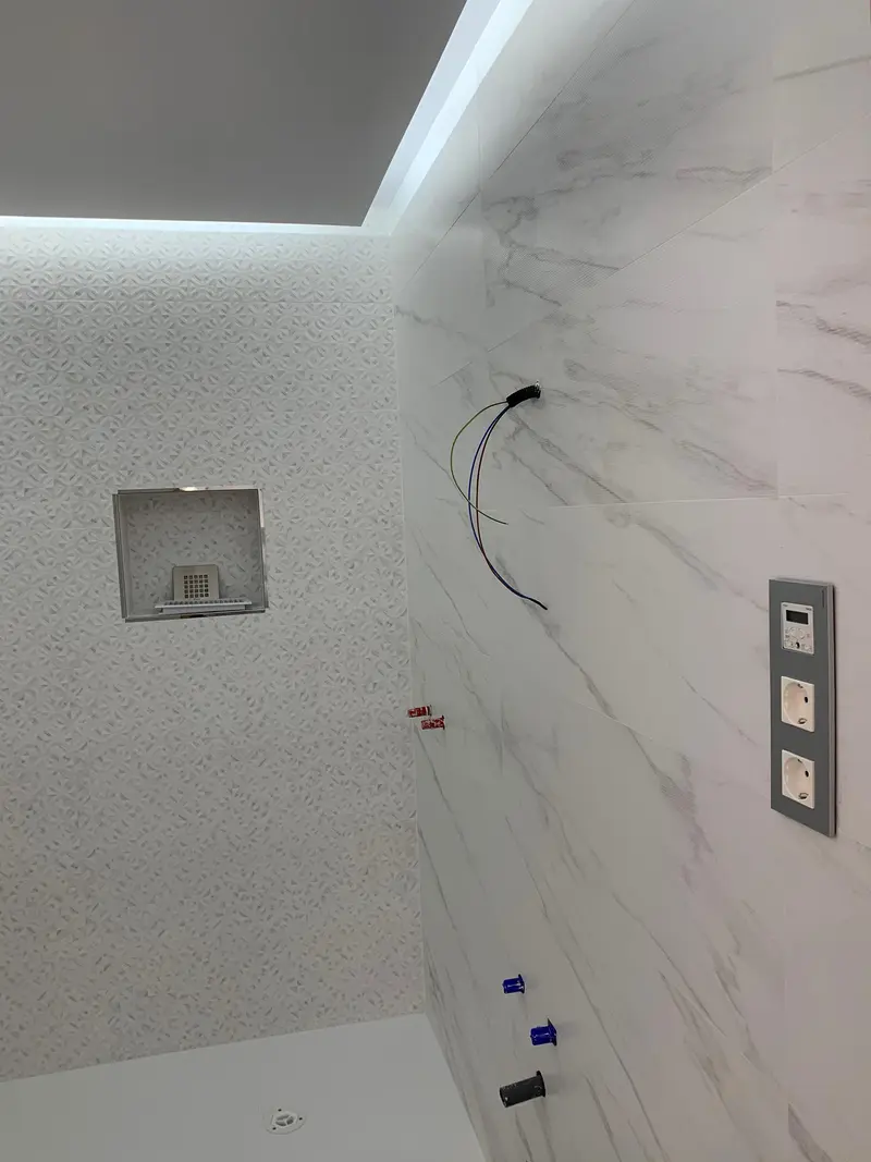 Alicatado en baño y cocina — Reformas y Alta Decoración Málaga — Foto 1