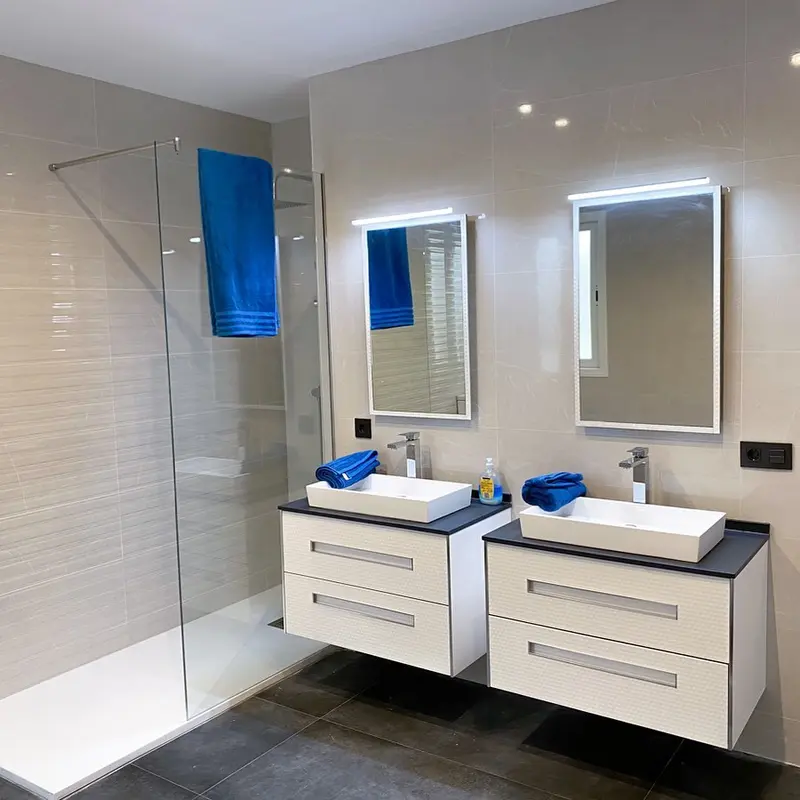 Baño moderno reformado en Málaga