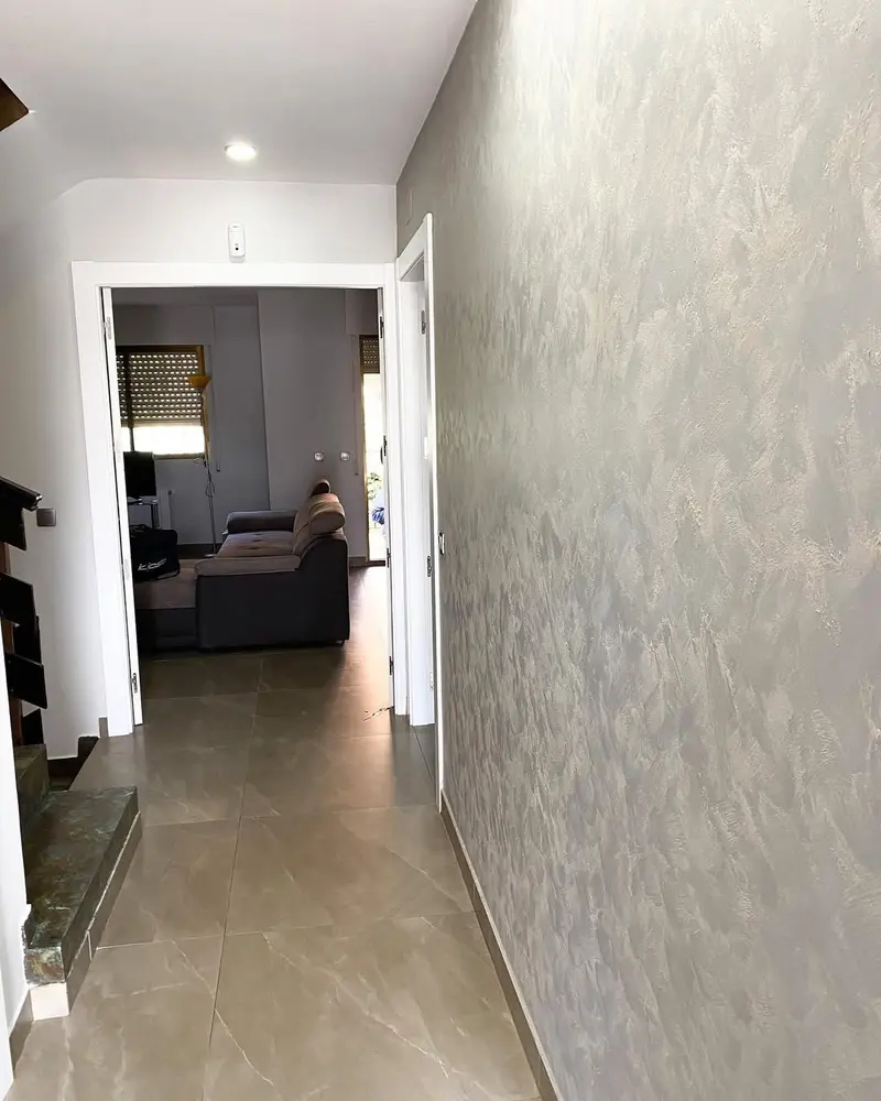 Pintura de pasillo y pared del salón — reforma integral