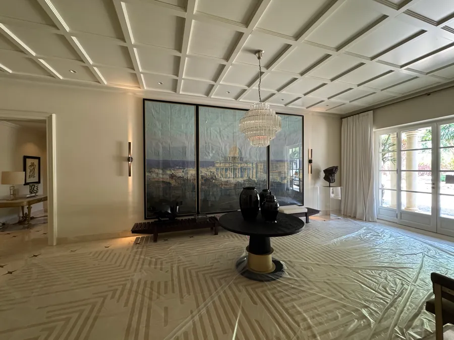 Salón de alta decoración con biblioteca — Diseño Sala De Estar 1