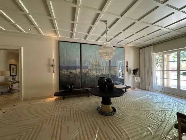 Espacio amplio reformado — sala de estar