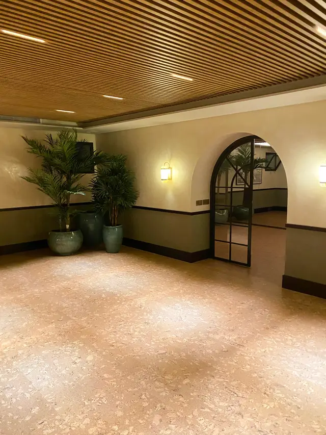 Sala amplia con entrada y sótano — Espacio Amplio 3