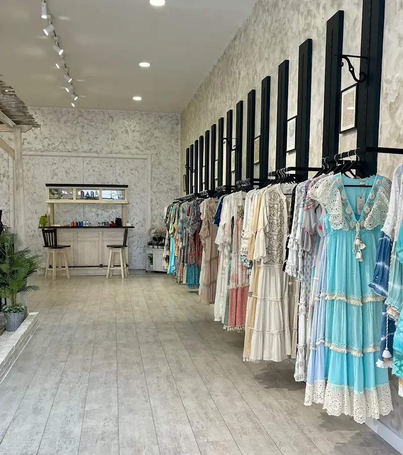 Tienda Siya Madrid — resultado final con ropa