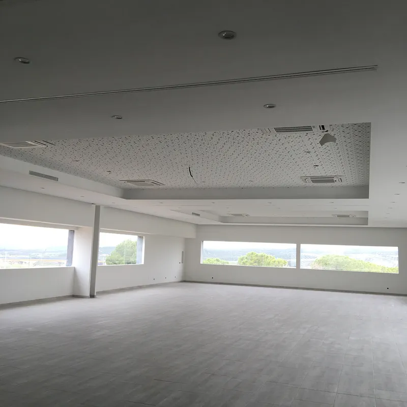 Local comercial — instalaciones y acabados